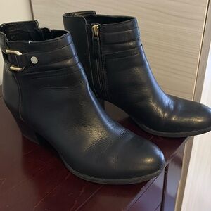 Women’s size 7.5 Franco Sarto black booties
